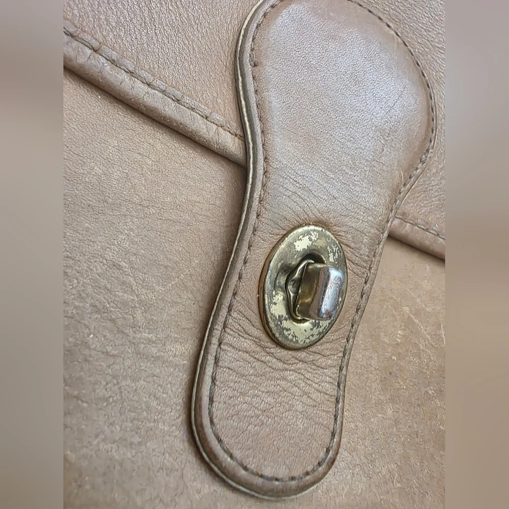 Vintage HUNT CLUB Elegant Tan Leather Women's Crossbody Equestrian Coach Like